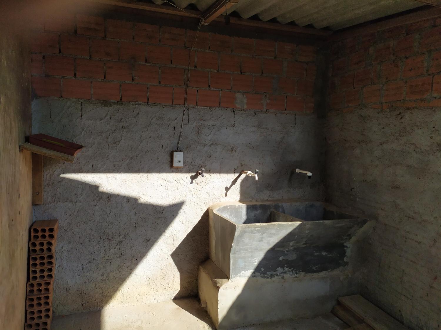Residência mista com 02 quartos