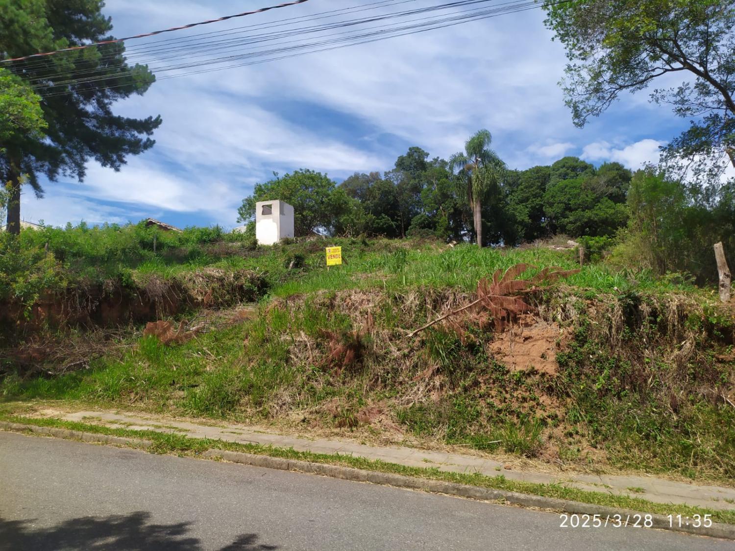 VENDE-SE TERRENO COM 1.450,00m²