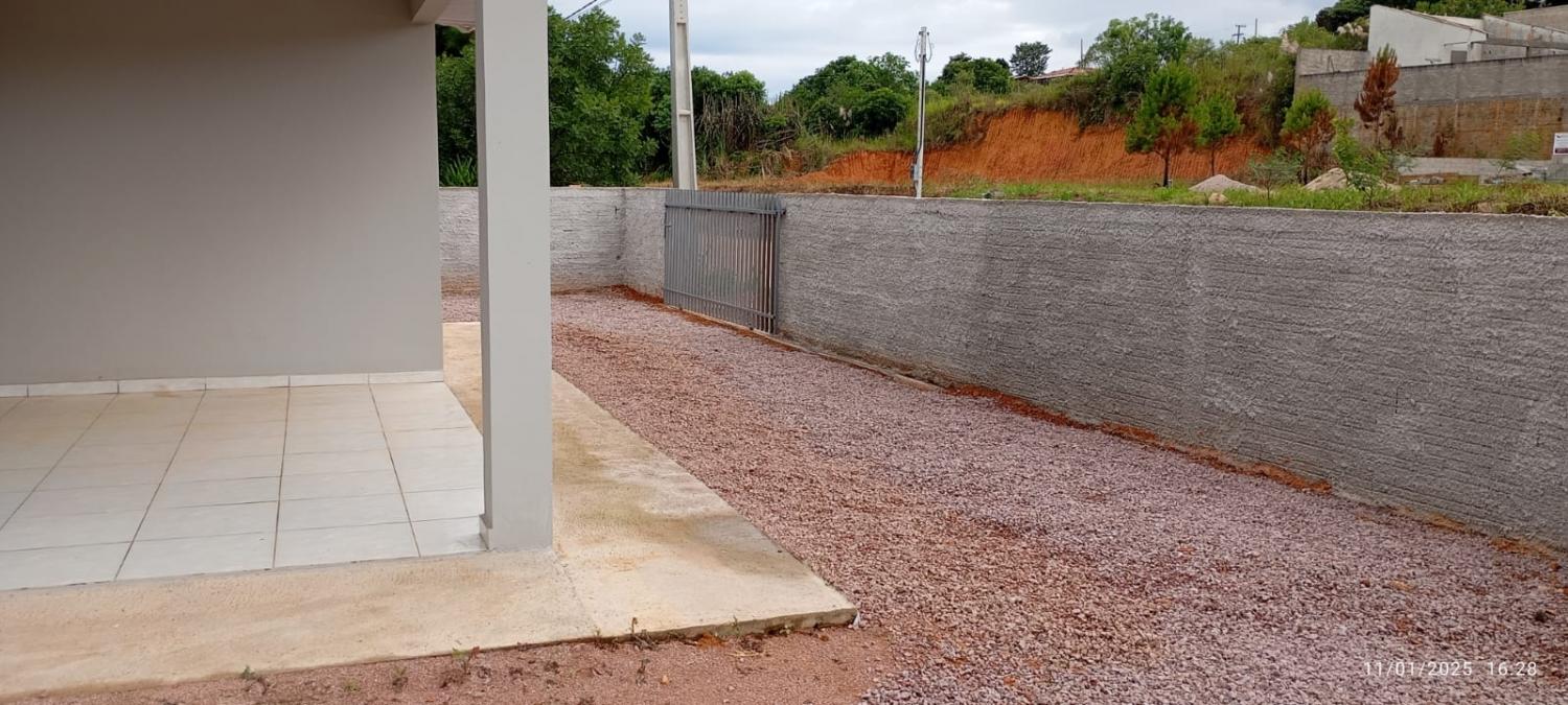 Aluga-se residência