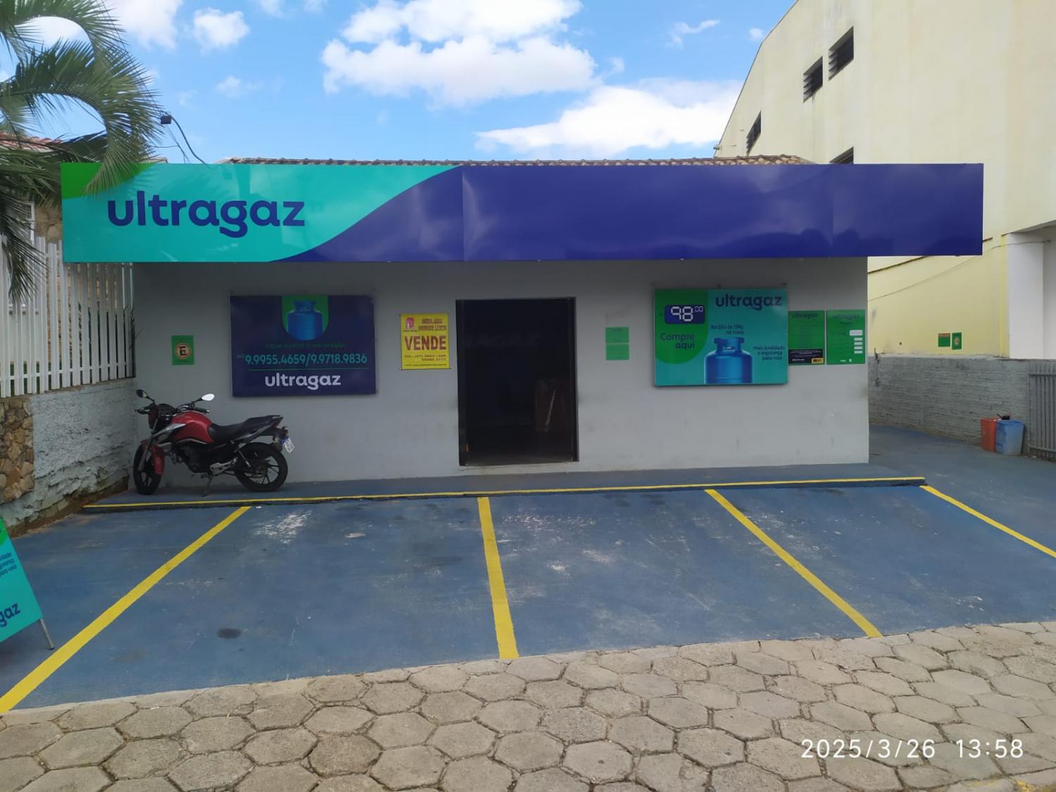 VENDE-SE TERRENO COM PONTO COMÉRCIAL