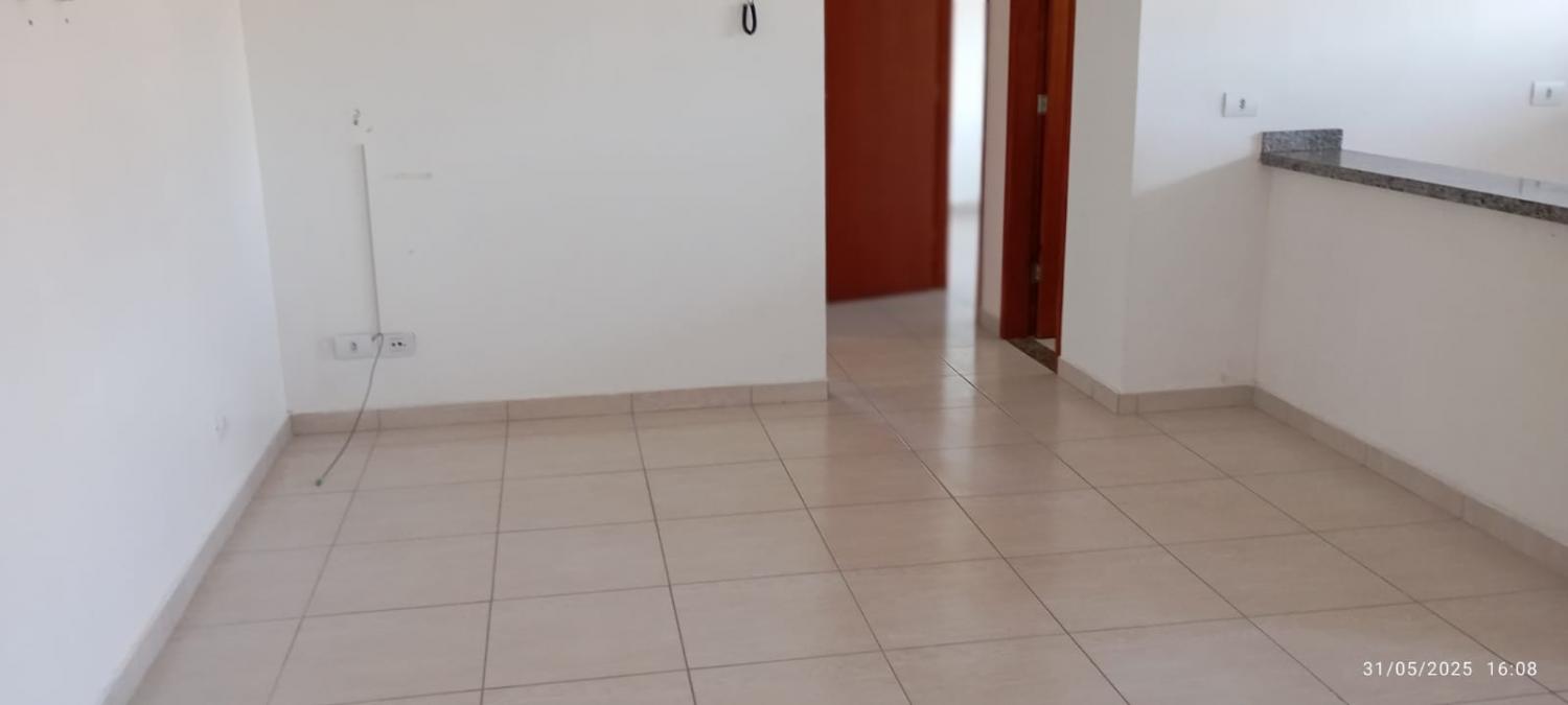 ALUGA-SE APARTEMENTO