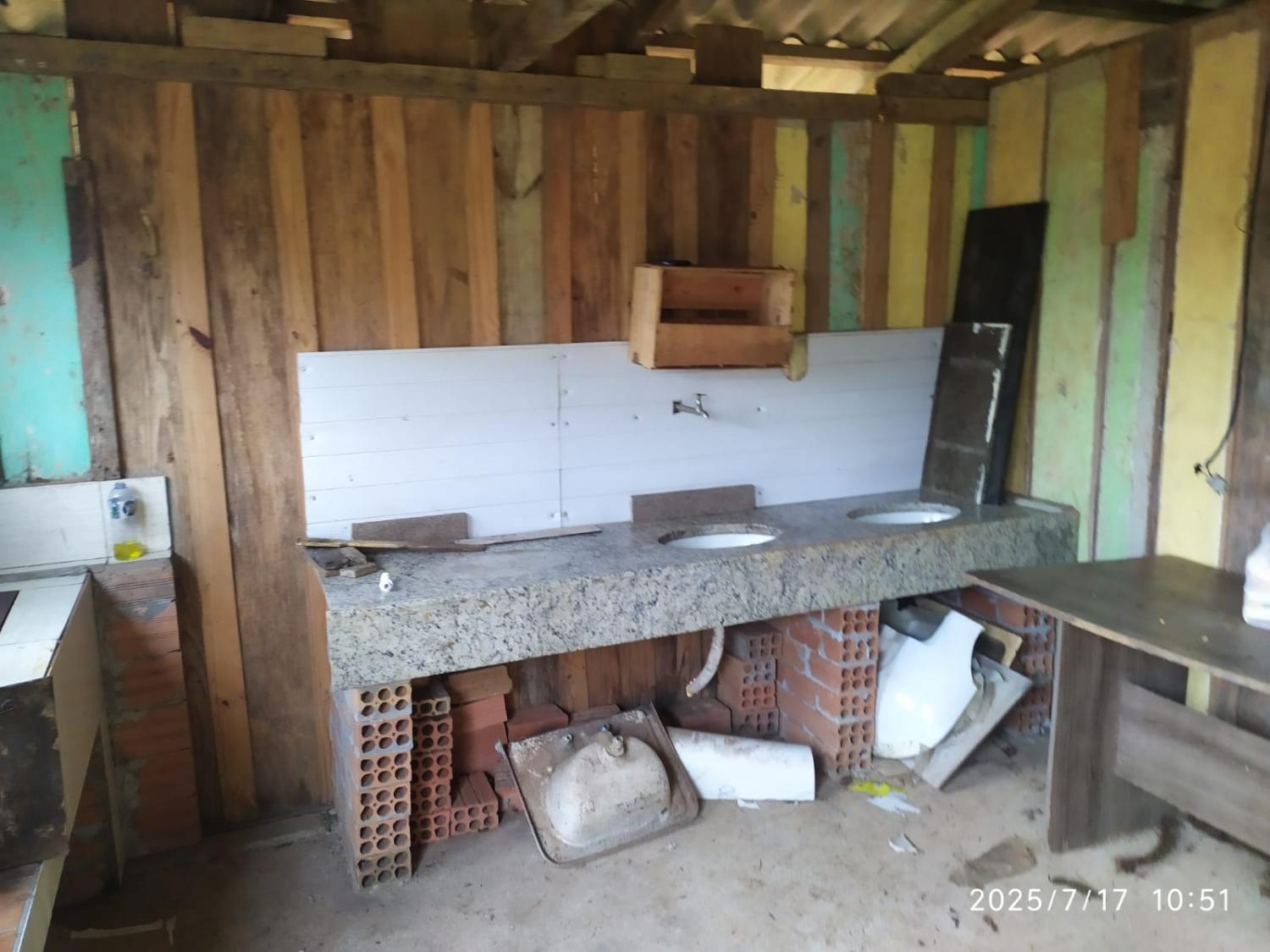 Vende-se chácara, localiza na Lagoa Verde Quitandinha/PR.