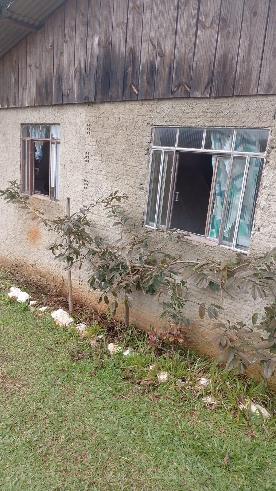 Vende-se chácara, localiza na Lagoa Verde Quitandinha/PR.