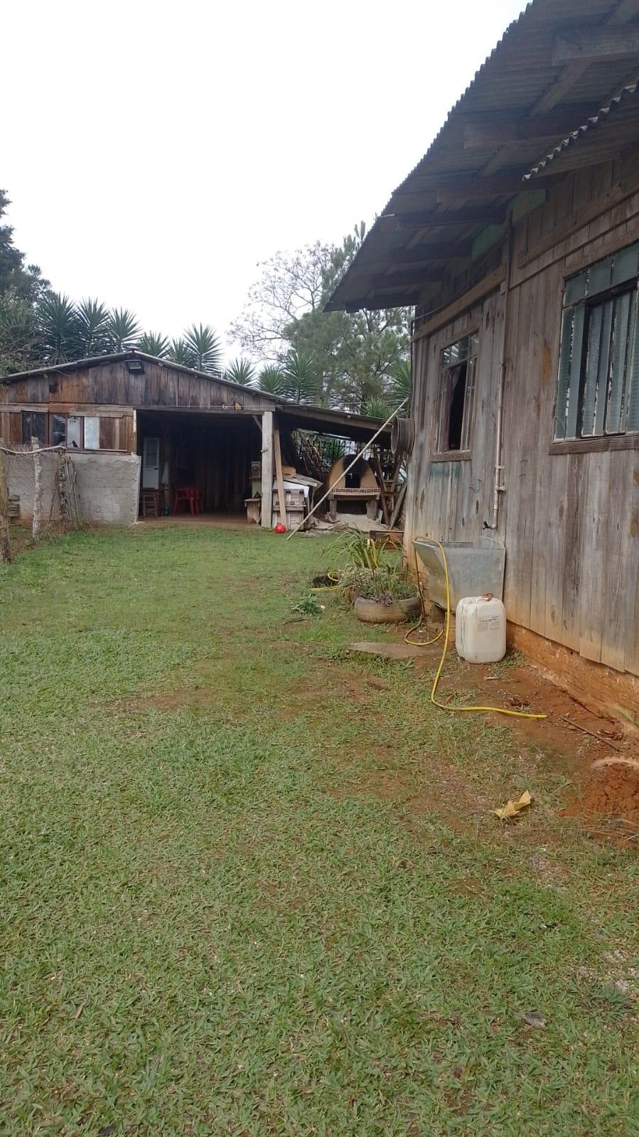 Vende-se chácara, localiza na Lagoa Verde Quitandinha/PR.