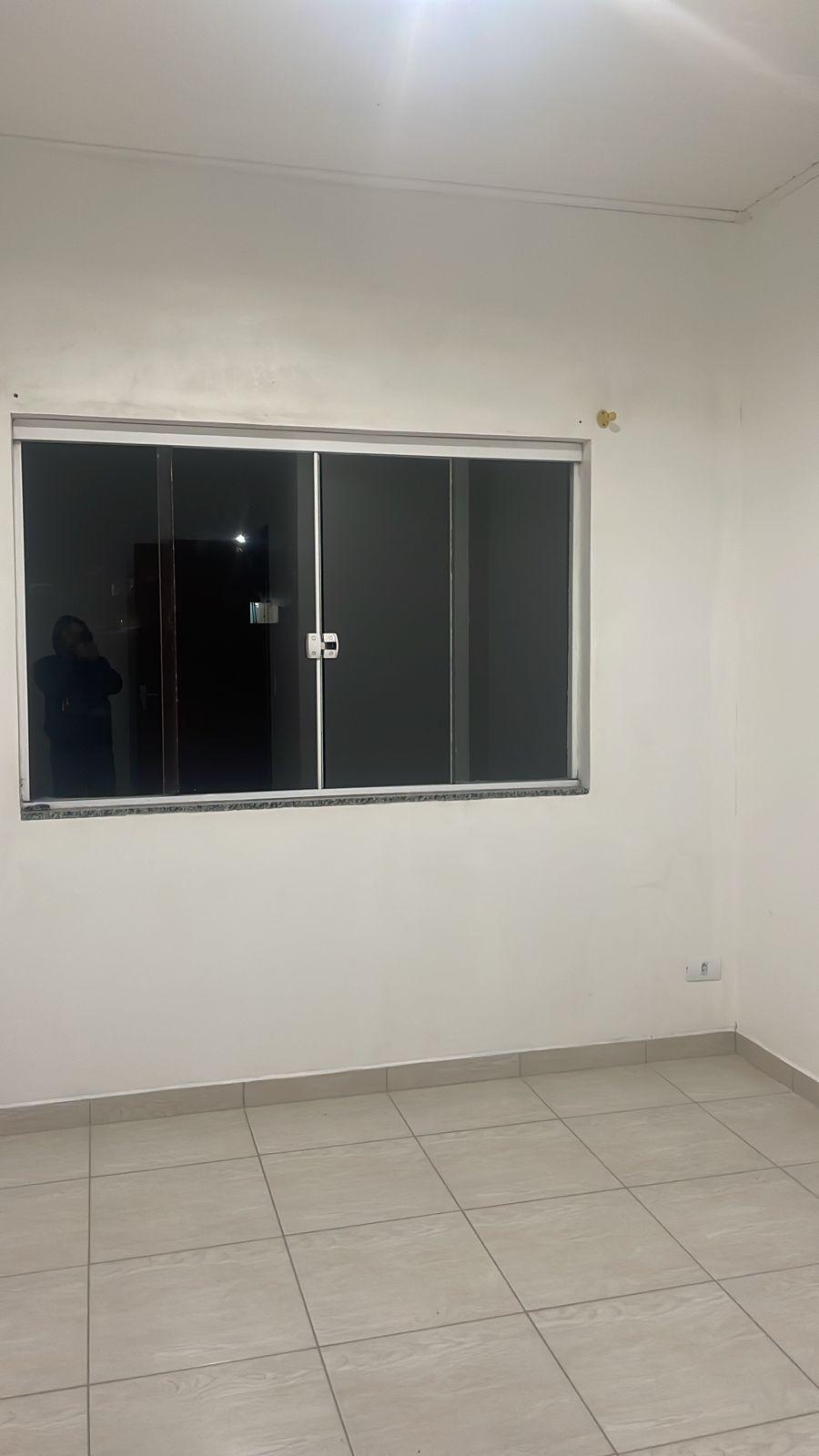 ALUGA-SE APARTEMENTO