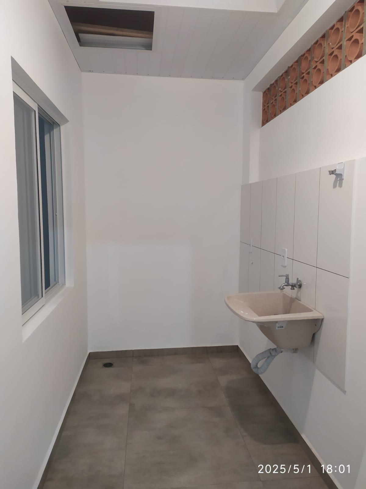 Aluga-se apartamento