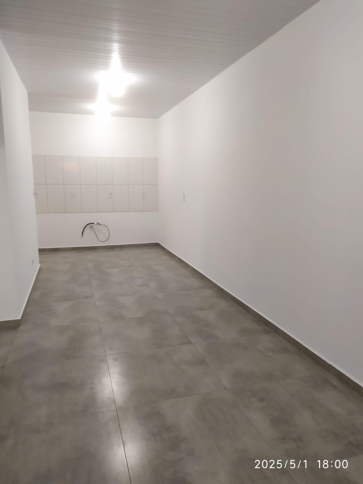 Aluga-se apartamento