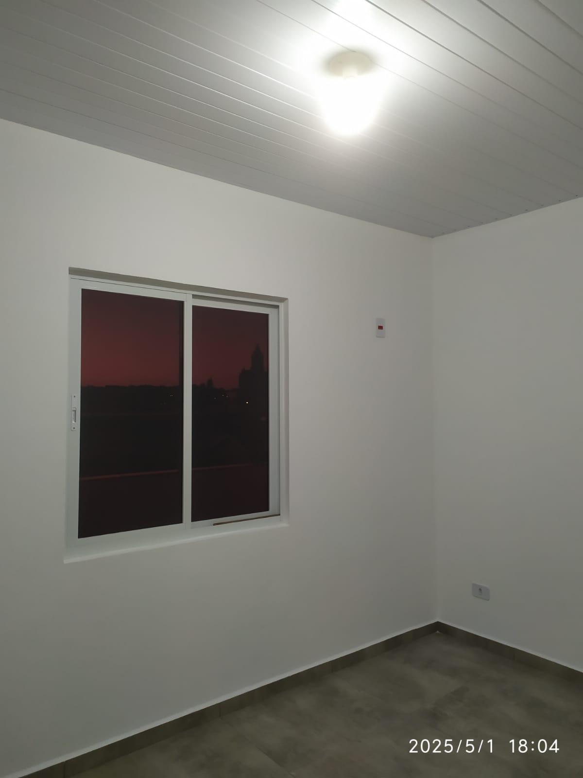 Aluga-se apartamento