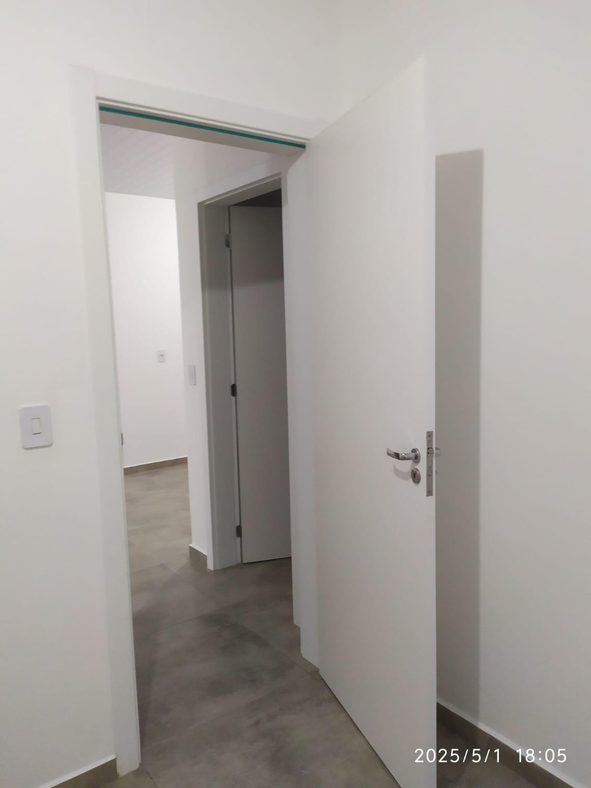 Aluga-se apartamento