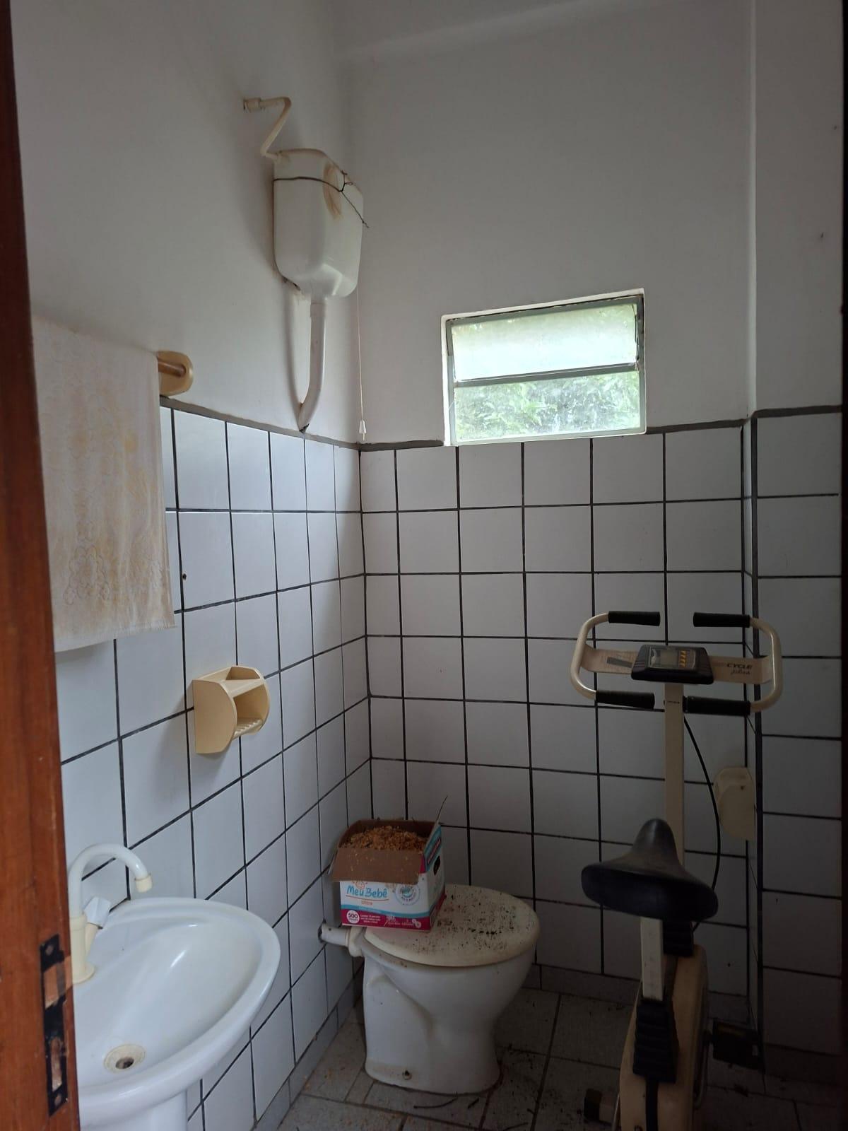 ALUGA-SE SALA COMERCIAL.