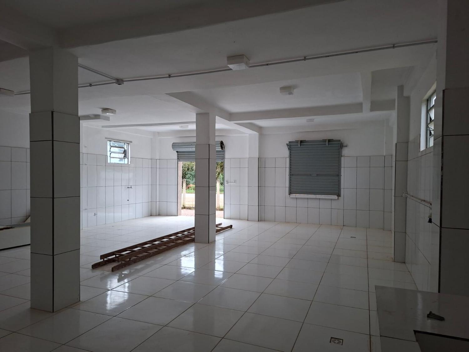 ALUGA-SE SALA COMERCIAL.